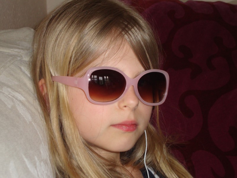 Modern children's sunglasses
